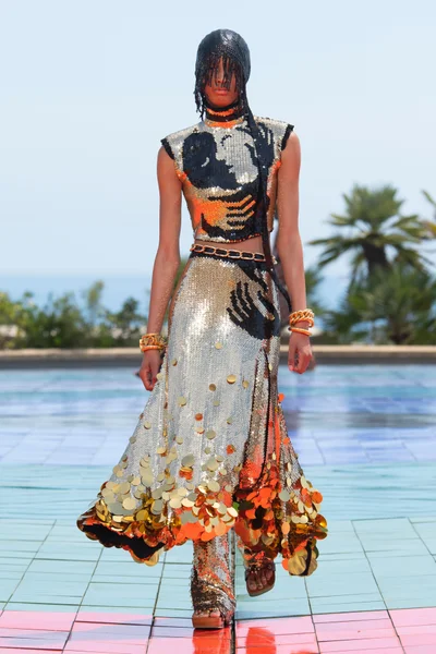 Look 12
